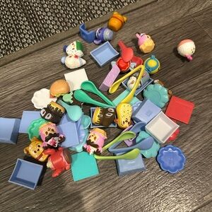 Lot of 19 Disney Munchlings